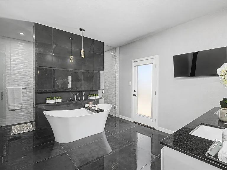 McKinney primary bath by UHS Remodeling