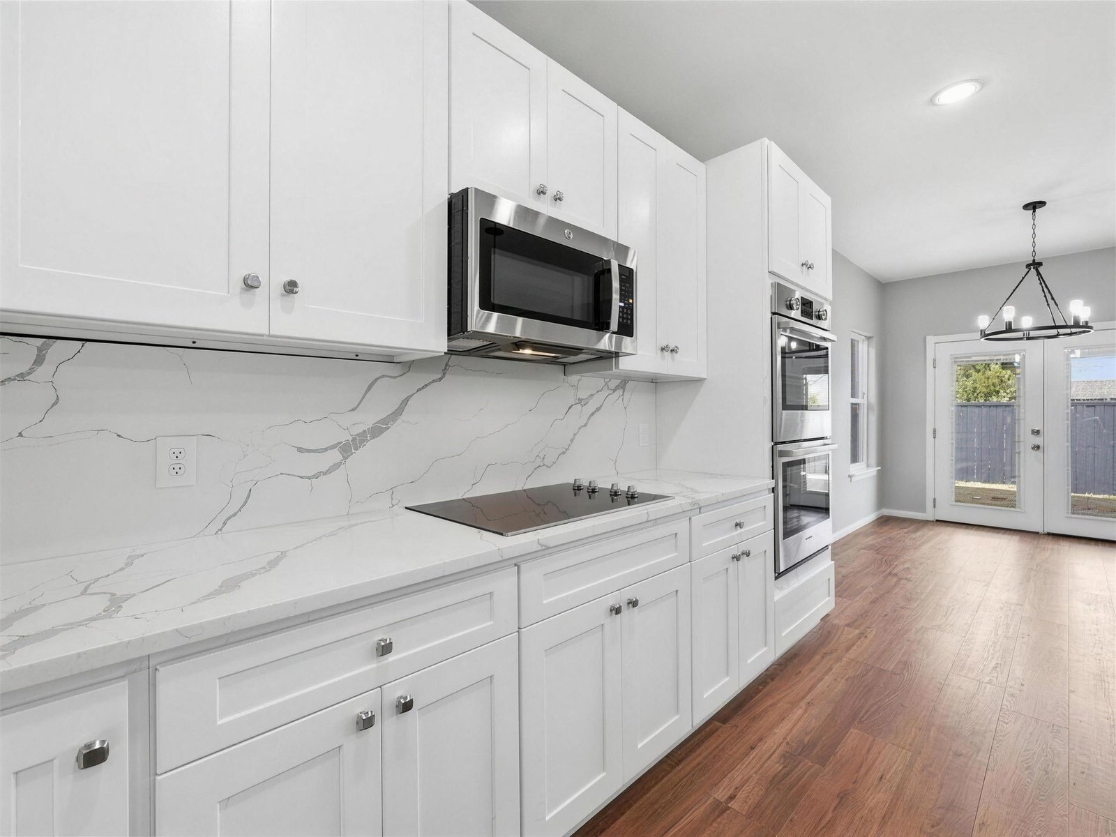 Kitchen remodel in Farmers Branch, TX — full height quartz backsplash — UHS Remodeling project